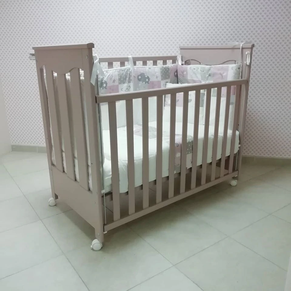 Krevetac za bebe Uno color roze - drveni krevetac za bebe u roze boji